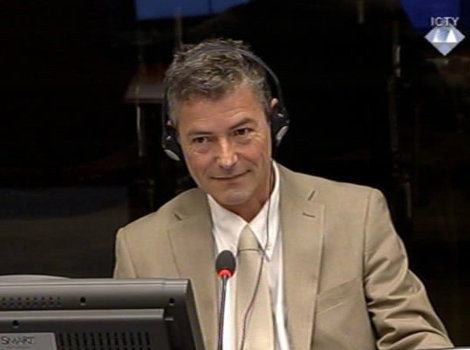 Istražilac Ruez: Od novinarskih glasina do masovnih grobnica