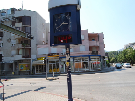 Termometar na gradskom satu u Mostaru