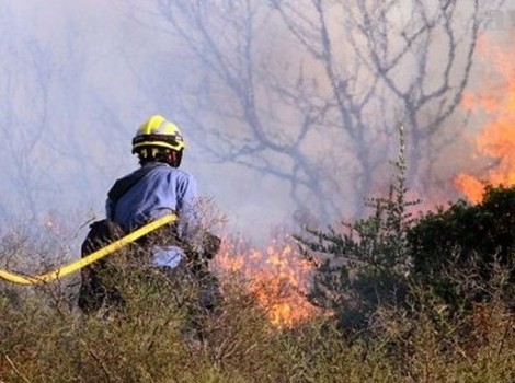 Kiša spašava vatrogasce: Požar u Trebinju skoro ugašen, situacija na Prenju nije alarmantna