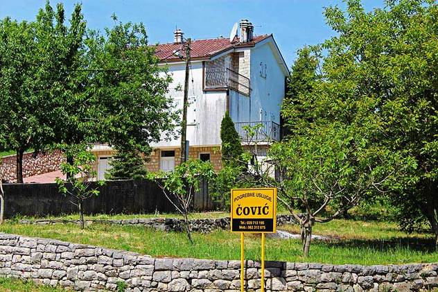 Draganu Čoviću je 1997. godine ovu kuću u Širokom Brijegu poklonio pokojni otac Frano. (Foto: CIN)