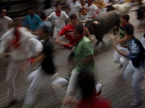 Trka sa bikovima ulicama tradicija u Španiji