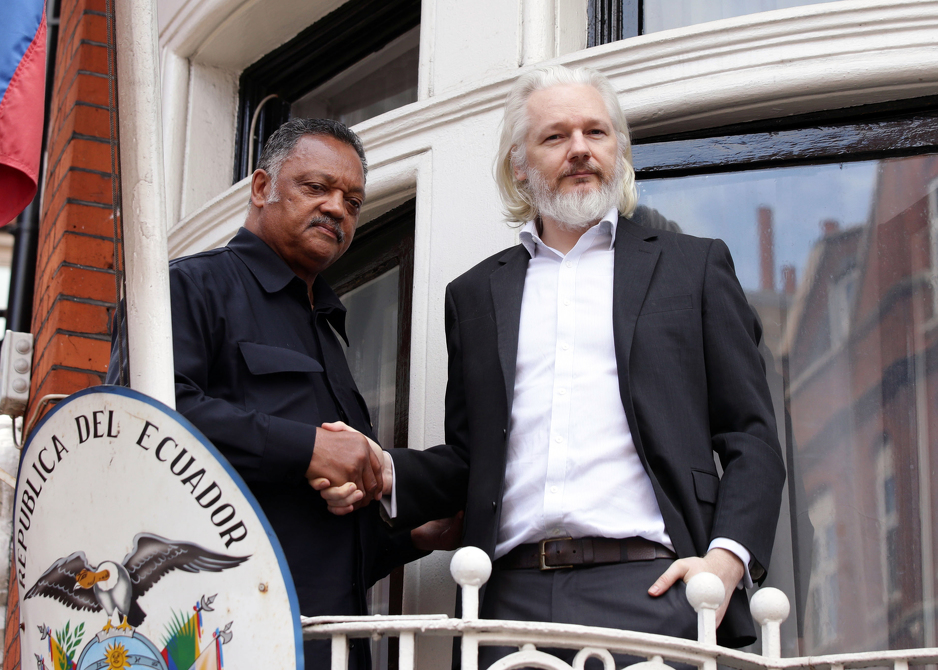 Jesse Jackson i Julian Assange (Foto: EPA)