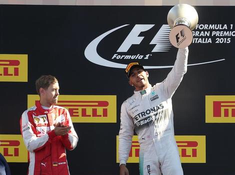 Lewis Hamilton slavi pobjedu (Foto: EPA)