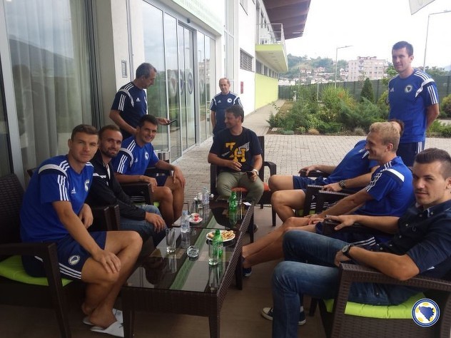 Amel Tuka u društvu Zmajeva (Foto: NFSBiH)