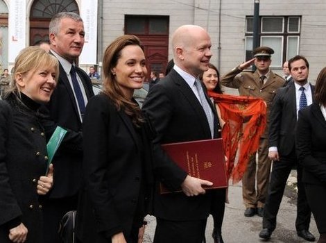 Arminka Helić, Angelina Jolie i William Hague u Sarajevu (Foto: Nedim Grabovica/Klix.ba)