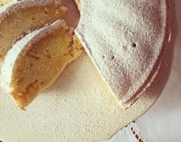 Kuglof od mascarpone sira i limuna