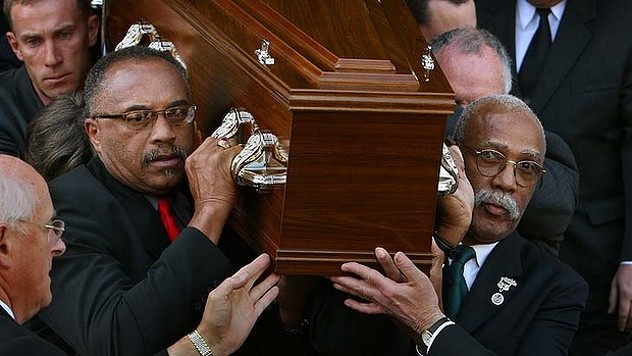 John Carlos i Tommie Smith na sahrani Petera Normana
