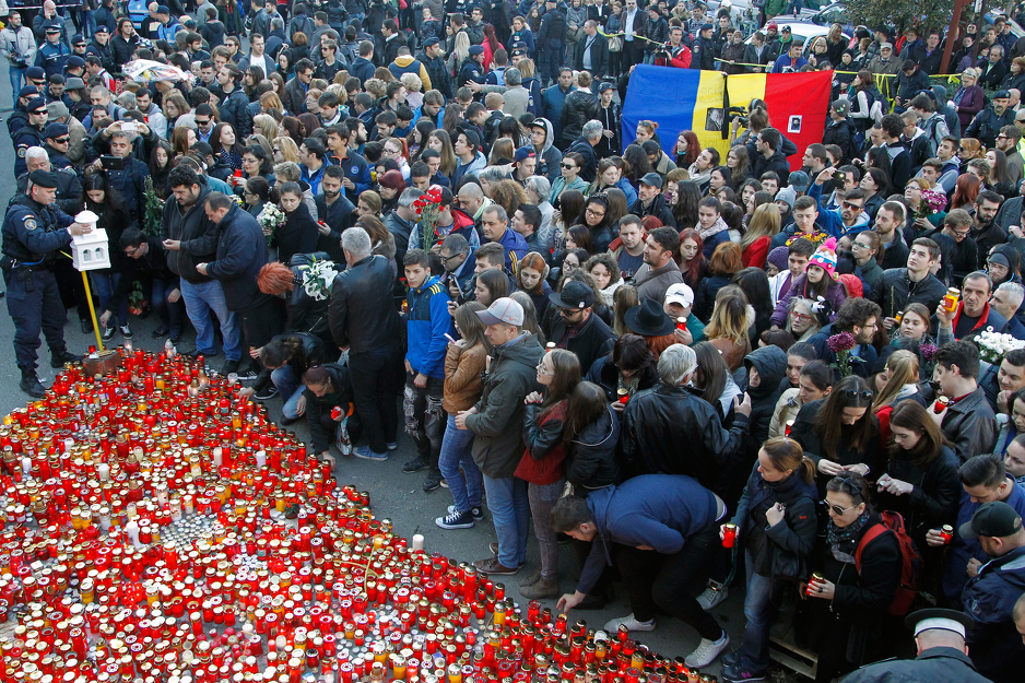 Hiljade ljudi okupili su se kako bi odali počast nastradalim (Foto: EPA)