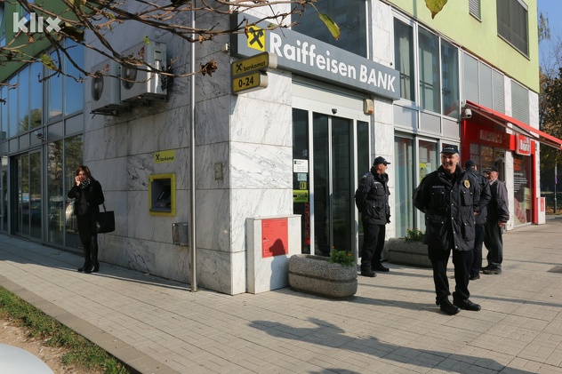 Sarajevo Nova Pljacka Raiffeisen Banke U Naselju Hrasno Uhapsena Jedna Osoba Klix Ba