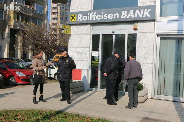 Sarajevo Nova Pljacka Raiffeisen Banke U Naselju Hrasno Uhapsena Jedna Osoba Klix Ba