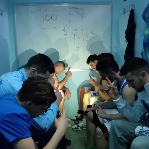 Saigrači su mu odali počast u svlačionici