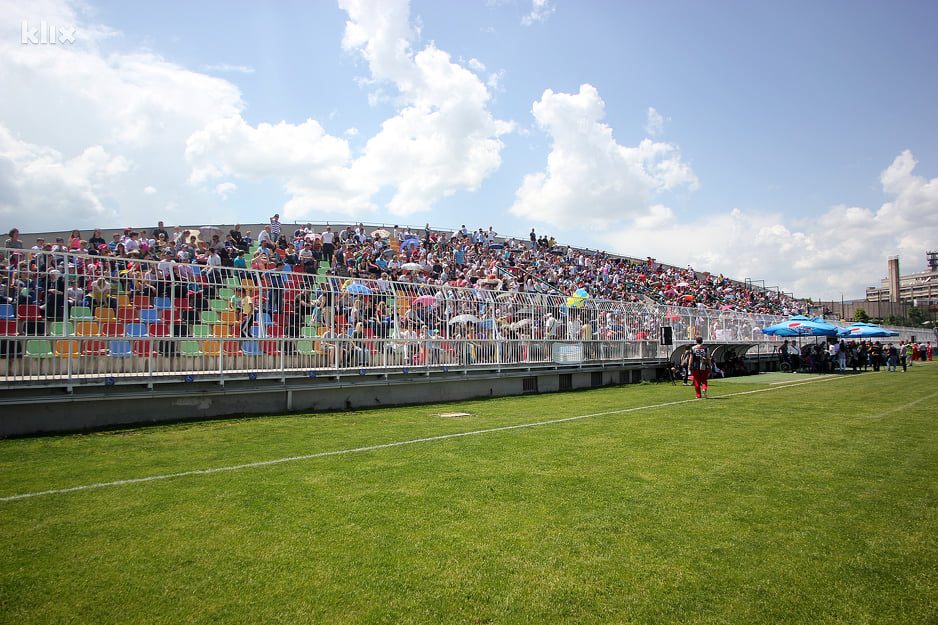 Stadion Otoka gdje je Šurković sjedio pored delegata i radio prijenos. (Foto: Klix.ba)