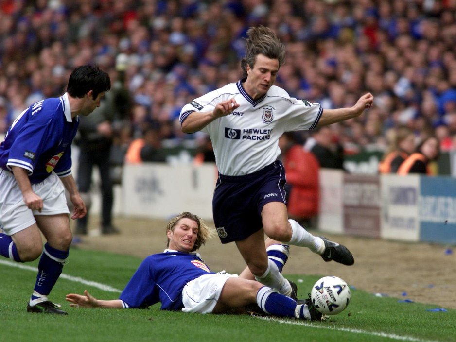 Ginola iz igračkih dana (Foto: EPA)