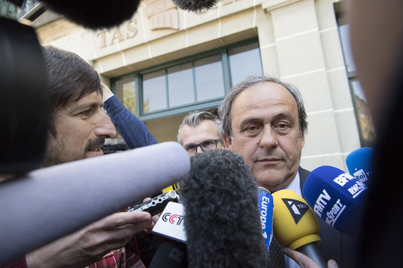 Platini ispred Međunarodnog suda za sportsku arbitražu u Lozani odgovara na pitanja novinara (Foto: EPA)