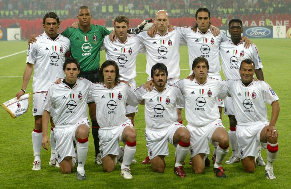 Sastav Milana: Kaka, Andrea Pirlo, Gennaro Gattuso, Hernan Crespo i Cafu (prvi red); Paolo Maldini, Dida, Andriy Shevchenko, Jaap Stam, Alessandro Nesta, Clarence Seedorf (stoje) (Foto: EPA)