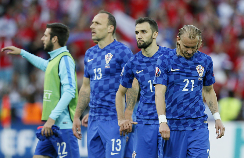 Razočarani igrači Hrvatske na kraju meča (Foto: EPA)