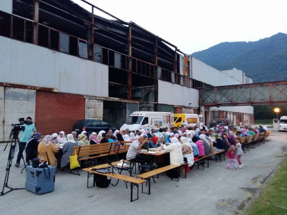 Iftar u Potočarima (Foto: Klix.ba)