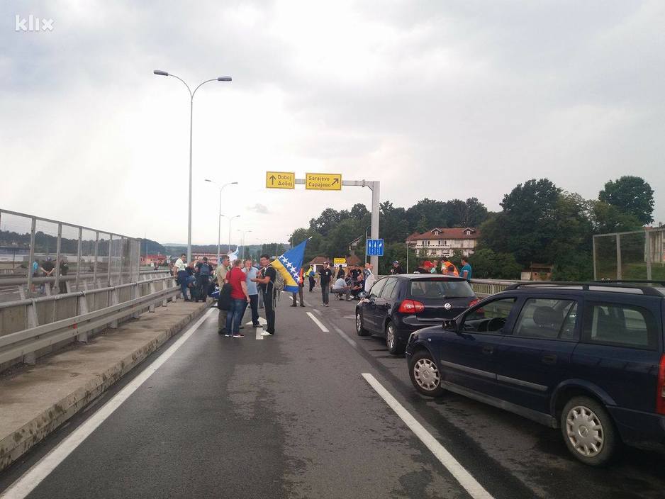 Blokada petlje Šićki Brod (Foto: Klix.ba)