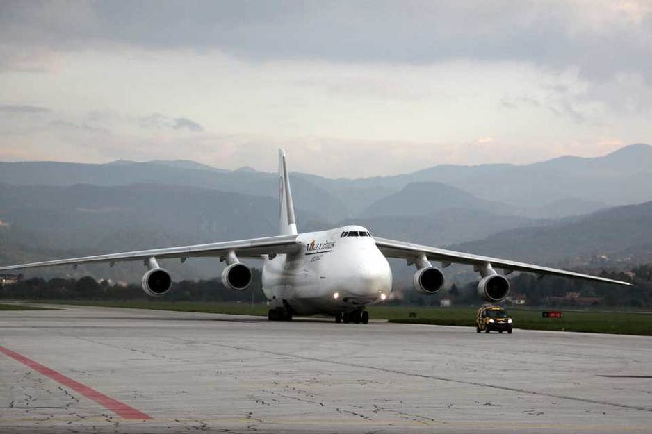  Na sarajevski aerodrom sletio Antonov 124, jedan od najvećih vojnih aviona na svijetu 160928080.2_xl