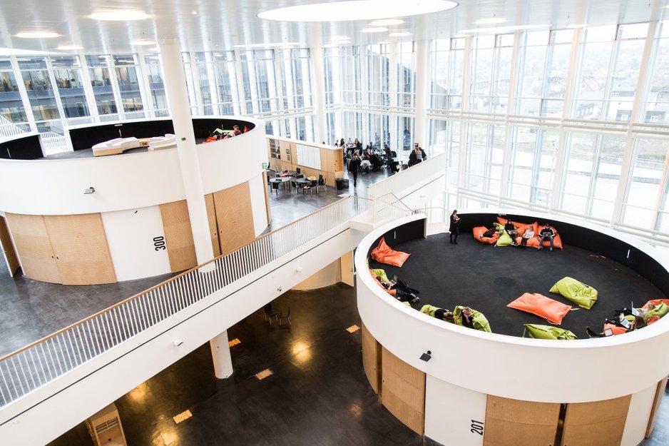 Ørestad Gymnasium, Copenhagen, Danska