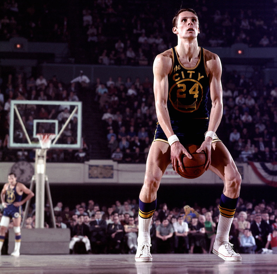 Rick Barry je u karijeri šutirao 90% sa linije slobodnih bacanja na ovaj način