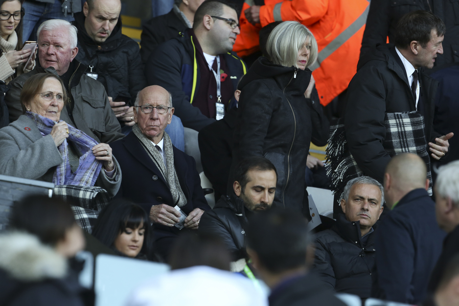 Jose Mourinho (desno) utakmicu je posmatrao sa tribina zbog suspenzije (Foto: AFP)