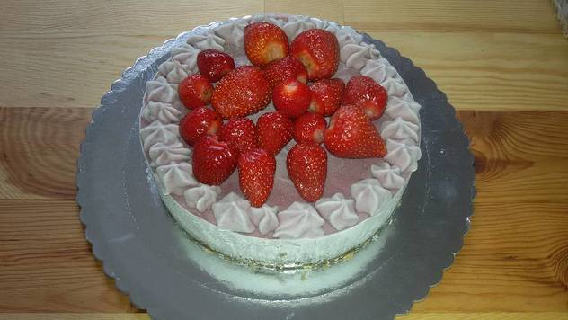 Sirova voćna torta