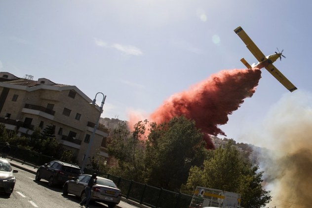 	 Izrael: Požar guta Haifu, evakuisane desetine hiljada ljudi 161124099.15_mn