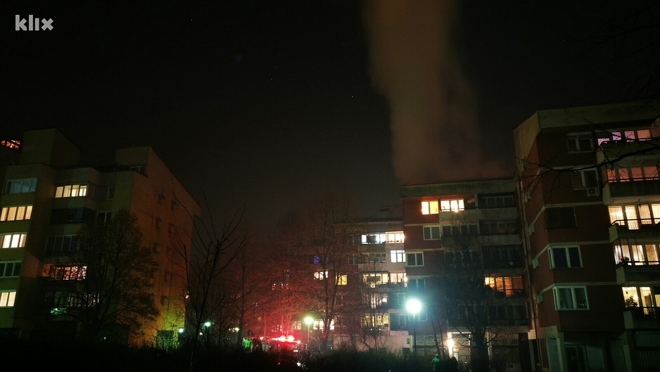 Požar je gasilo više vatrogasnih vozila (Foto: Elmedin Mehić/Klix.ba)