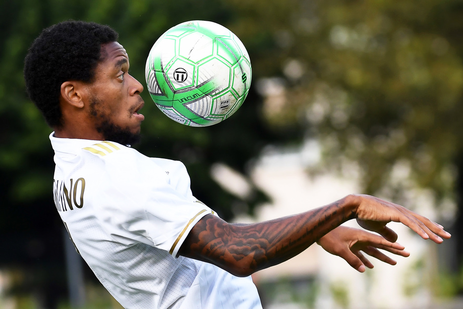 Luiz Adriano (Foto: EPA)
