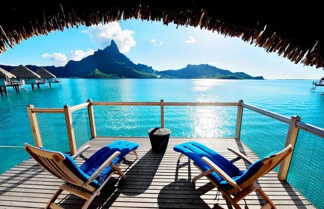 Pedeset nijanse plave: Pogled na kristalno plave more s otoka Bora Bora (Foto: National Geographic)