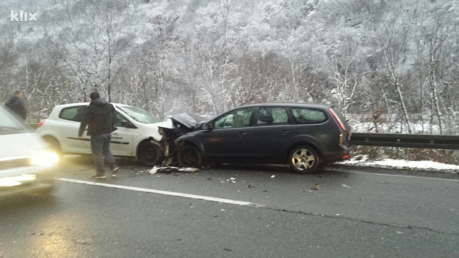 Mjesto nesreće na magistralnom putu M-17 (Foto: Elmedin Mehić/Klix.ba)