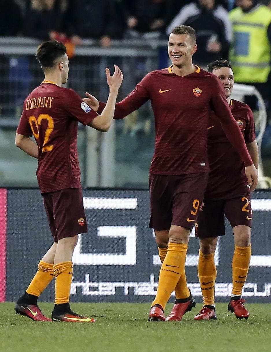 Edin Džeko sa saigračima (Foto: EPA)