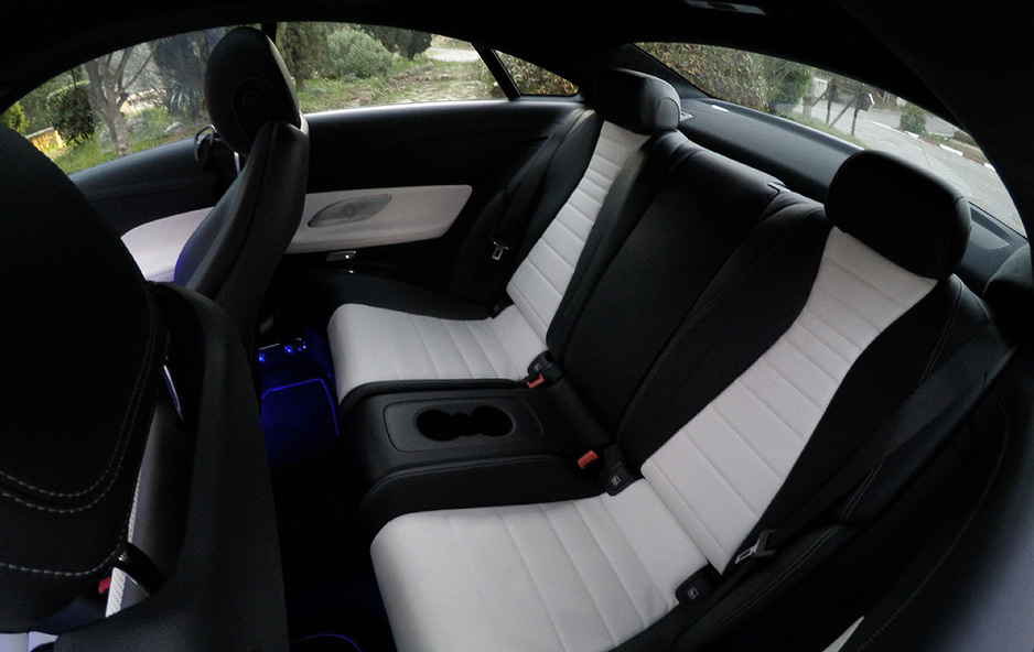 Prostora i komfora ne nedostaje ni na zadnjim sjedištima. (Foto: Dalibor Bošnjak/Klix.ba)