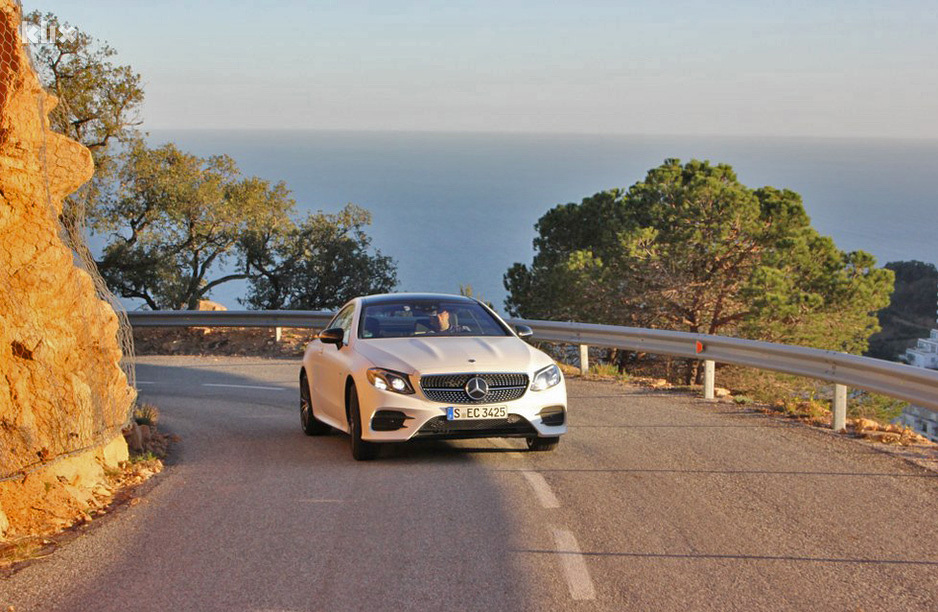Na zavojitim cestama E Klasa Coupe dobro prikriva svoje raskošne dimenzije. (Foto: Dalibor Bošnjak/Klix.ba)