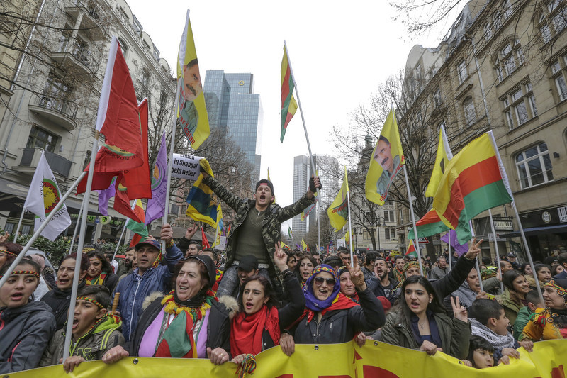  U Frankfurtu prosvjedovalo 30.000 Kurda, Erdoganu se to neće svidjeti 170318071.7_mn