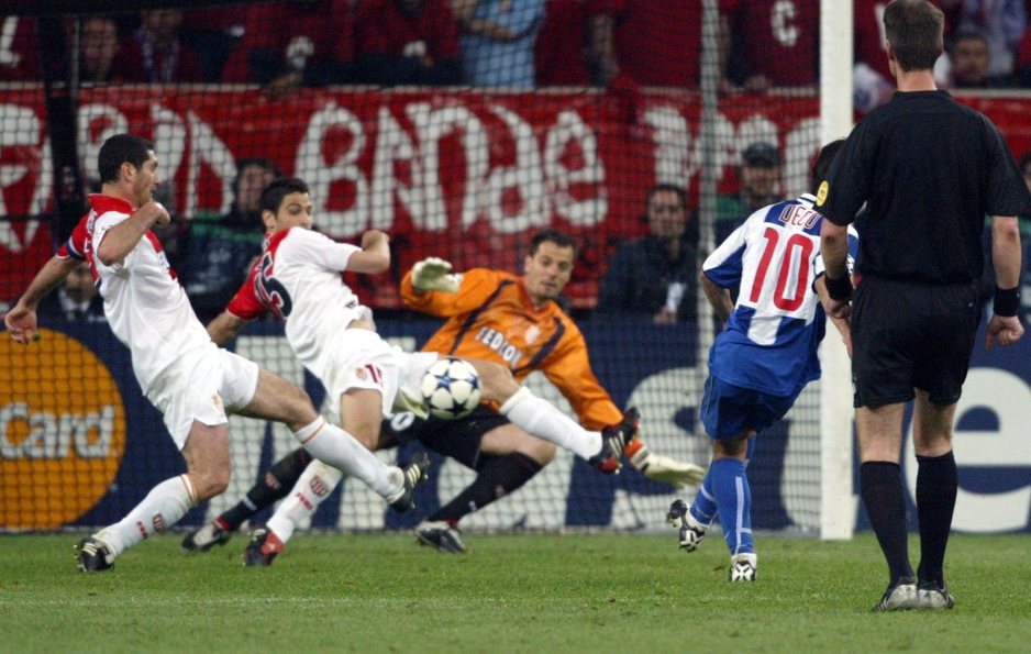 Deco postiže gol za vodstvo Porta 2:0 u finalu Lige prvaka 2004. godine (Foto: EPA)
