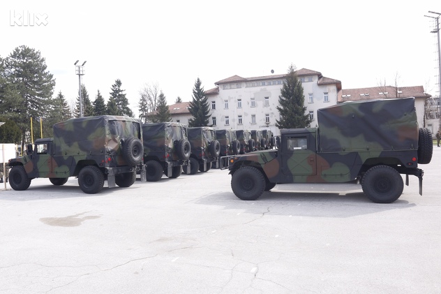 Oružane snage BiH bogatije za 24 američka Humveeja 170323082.17_mn