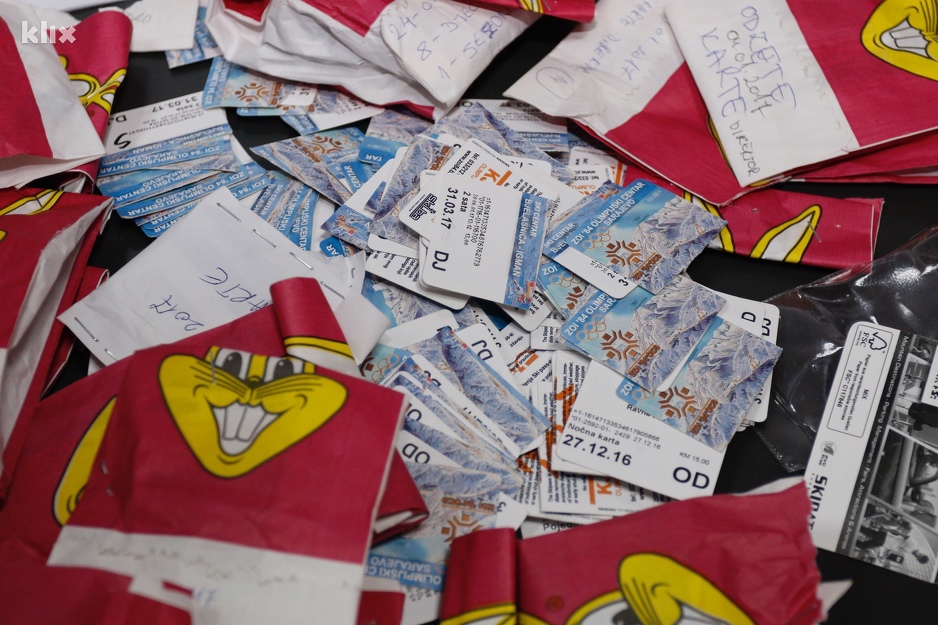 Oduzete sezonske karte (Foto: Davorin Sekulić/Klix.ba)