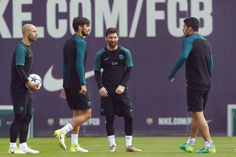 Igrači Barcelone moraju režirati novo čudo ako žele do polufinala (Foto: EPA)