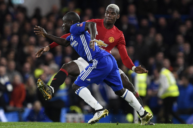 Kante i Pogba u sudaru Chelseaja i Manchester Uniteda (Foto: EPA)