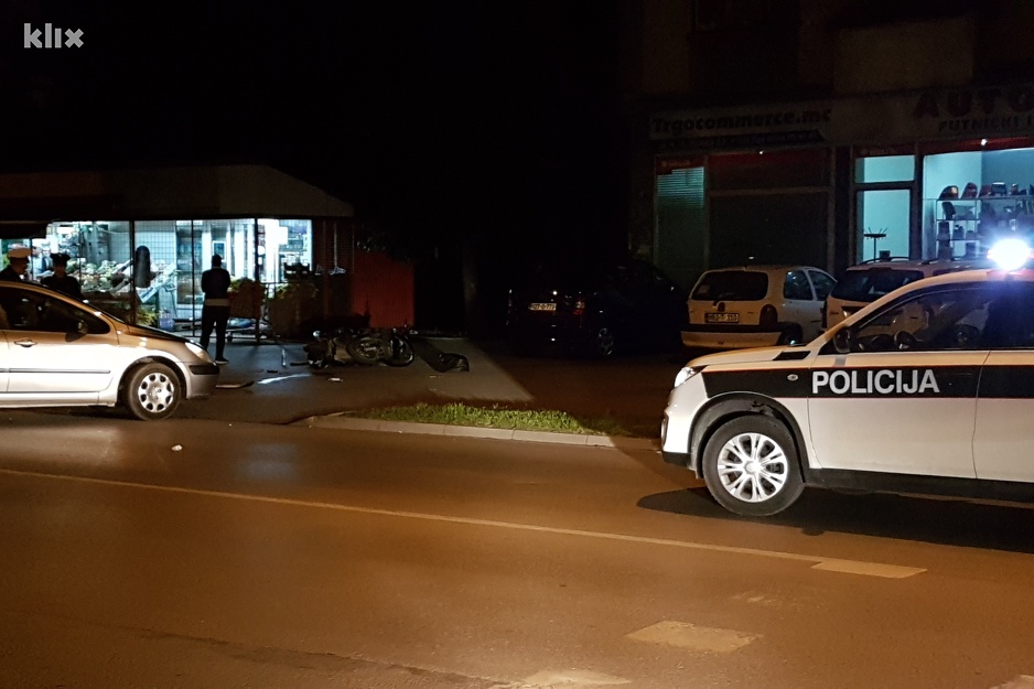 Motocikl završio na trotoaru (Foto: Klix.ba)