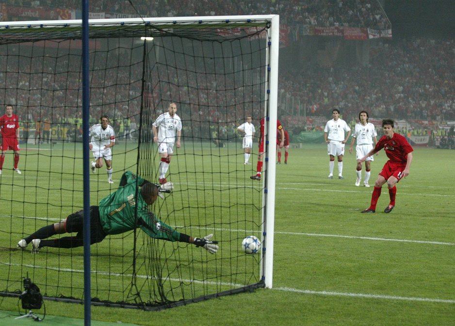 Alonso šutira penal protiv Milana 2005. godine u finalu Lige prvaka koju je osvojio kao igrač Liverpoola. (Foto: EPA)