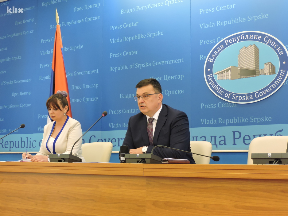 Ministar finansija RSa Zoran Tegeltija uvjeravao novinare da građanima