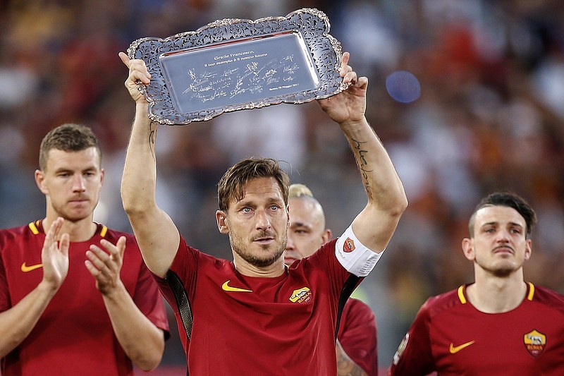 Edin Džeko (lijevo), Francesco Totti, Radja Nainggolan i Alessandro Florenzi. (Foto: EPA)