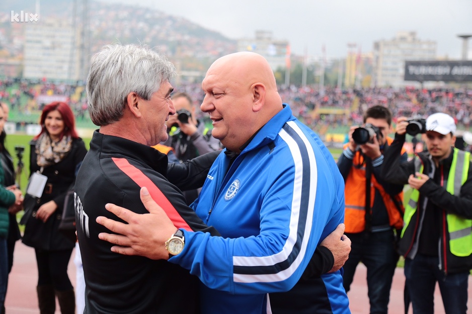 Mehmed Janjoš (lijevo) i Slavko Petrović nisu počeli sezonu 2016/17. na klupama Sarajeva i Željezničara, a sarajevske rivale će voditi i u narednoj sezoni. (Foto: Klix.ba)