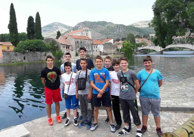 Vrijeme do početka utakmice najmlađi košarkaši Čelinca iskoristili su za šetnju Trebinjem