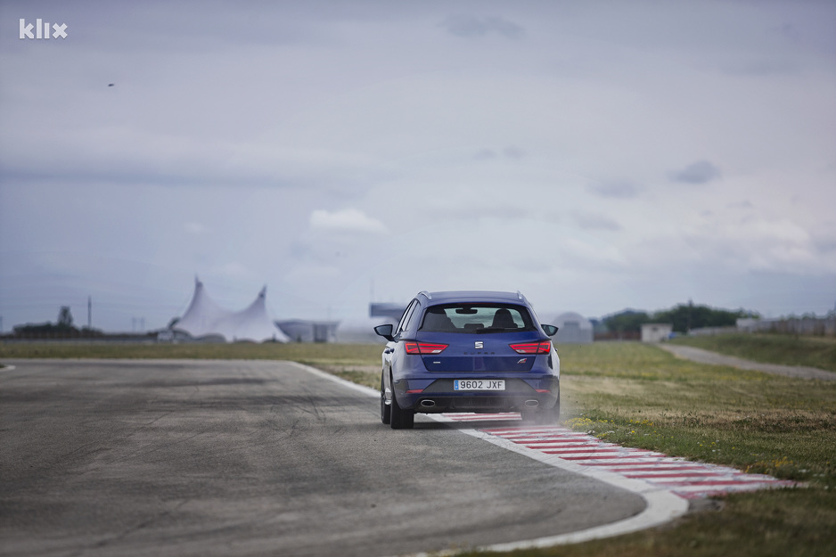 SEAT Leon Cupra 300 ST