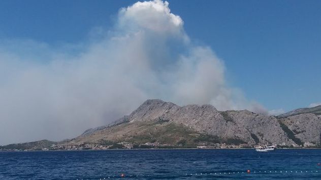 Vatra se širi na Mosoru (Foto: Index.hr)