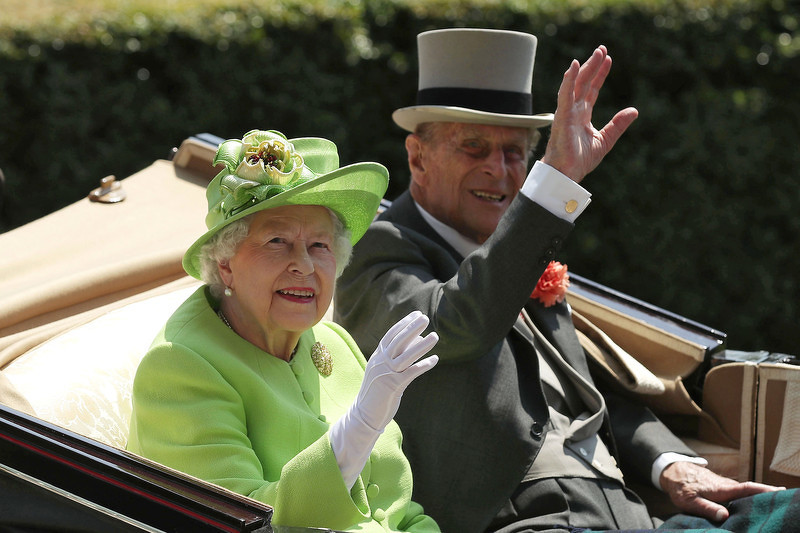 Kraljica Elizabetha II i princ Philip (Foto: EPA)
